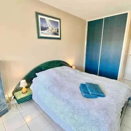 דירה With Pool Near The Sea *