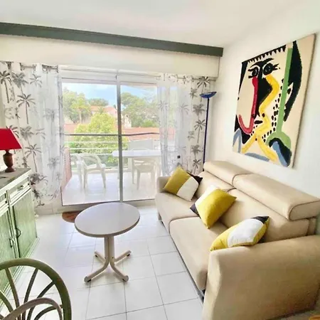 דירה With Pool Near The Sea *